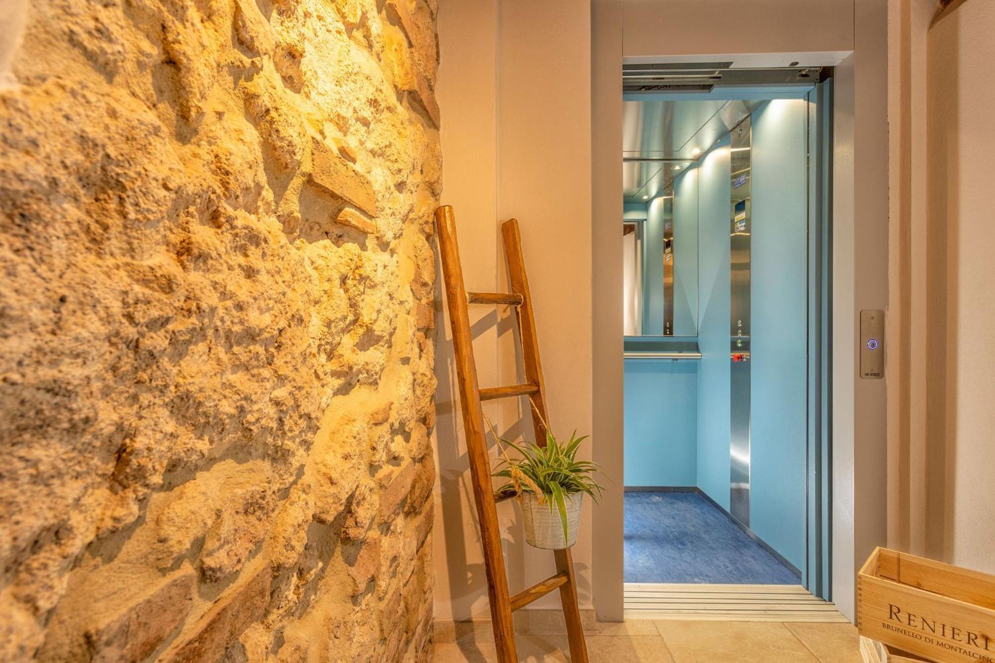 Palazzo Falcinelli Luxury Room In Montepulciano Center With Air Conditioning And Elevator Exterior foto